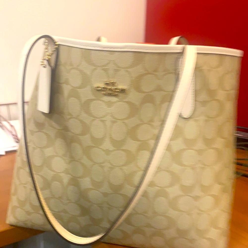 New Coach tote selling